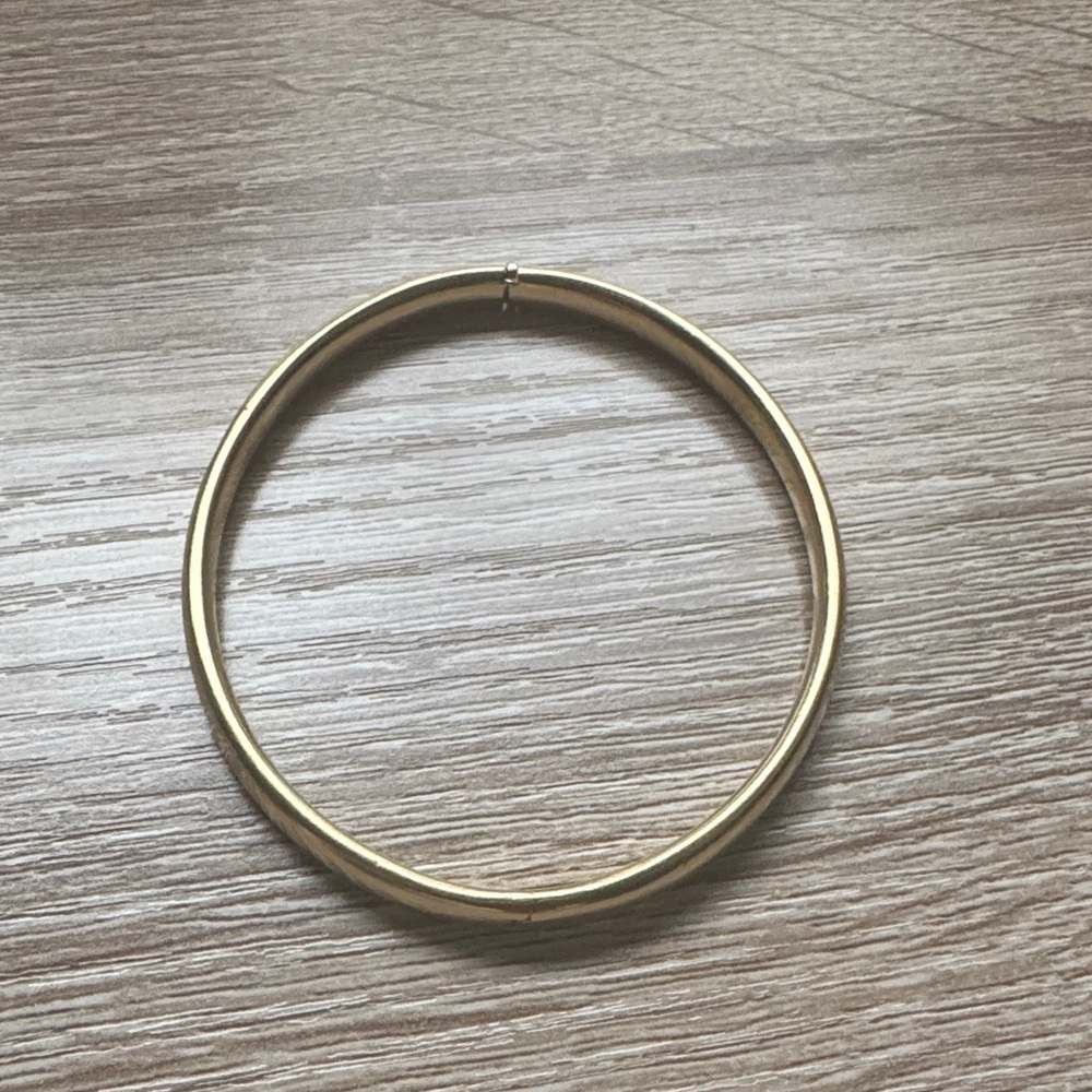 Elegant Gold Bangle Bracelet